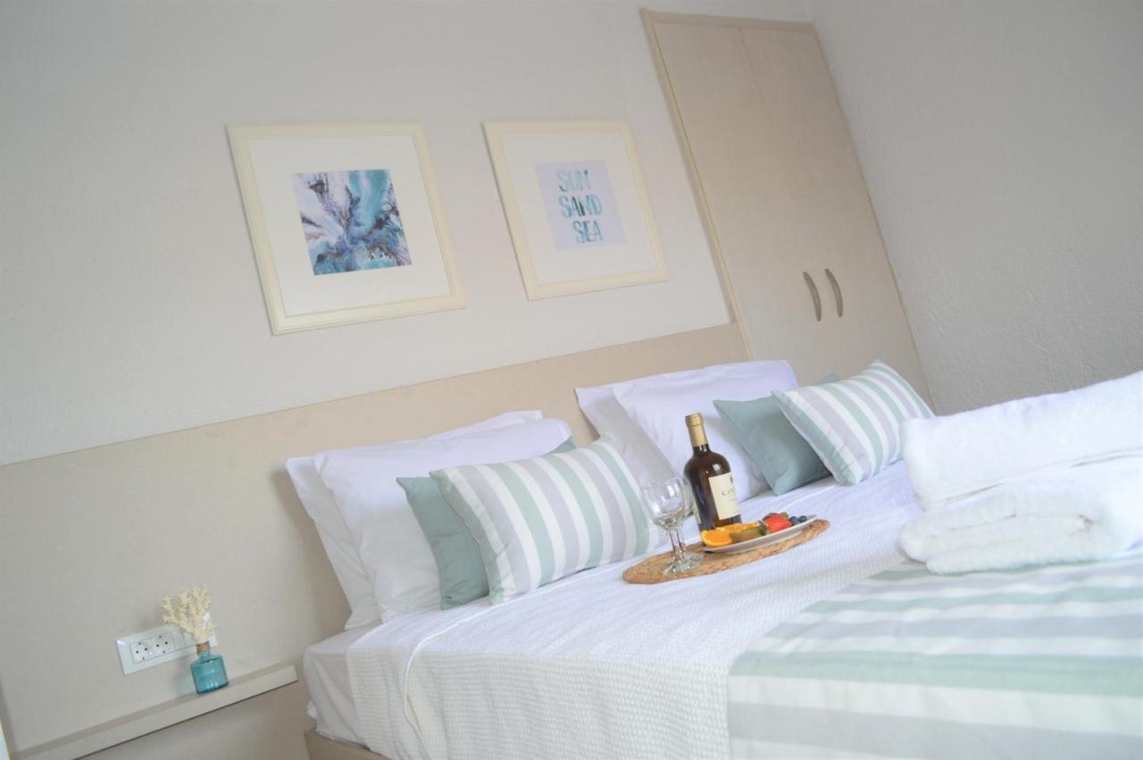 Kelly'S Beach Apts Elounda Екстериор снимка